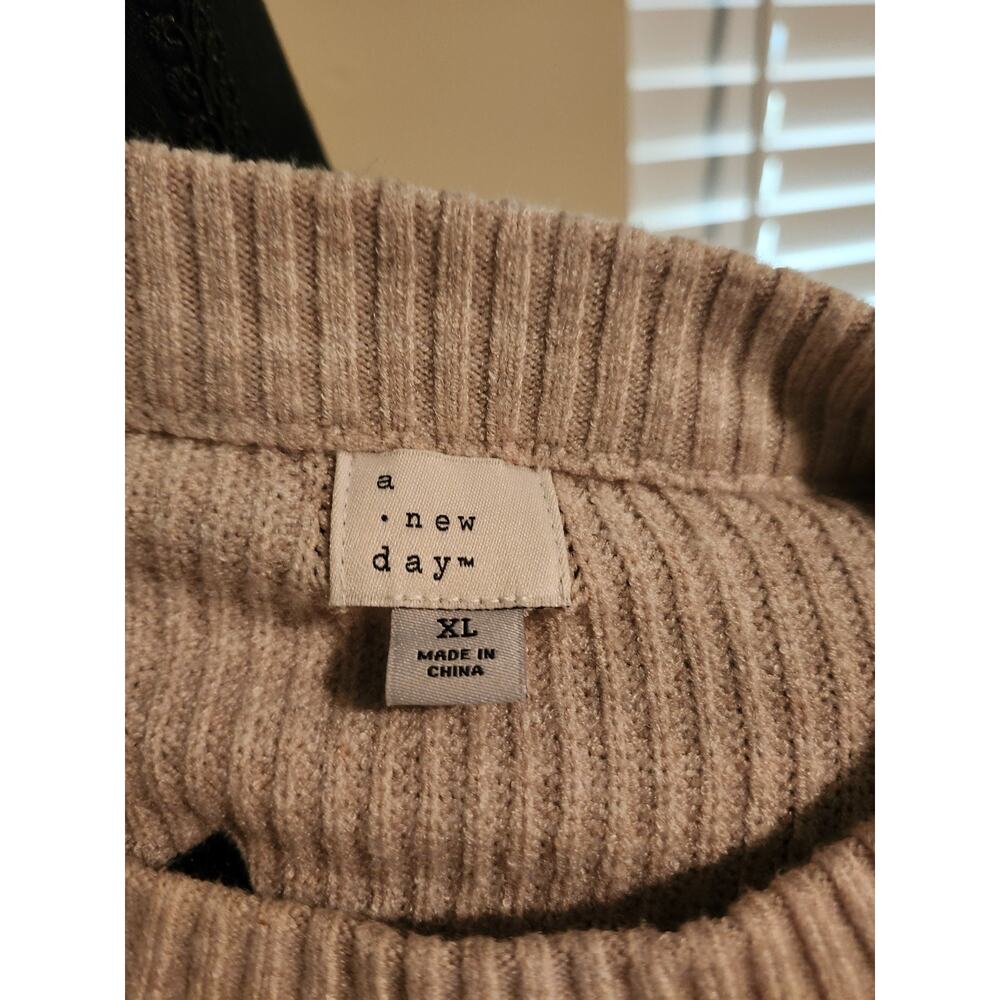 A New Day XL Heart Sweater Minimalist Cutecore Softgirl Cozy Soft NWOT - Picture 3 of 4